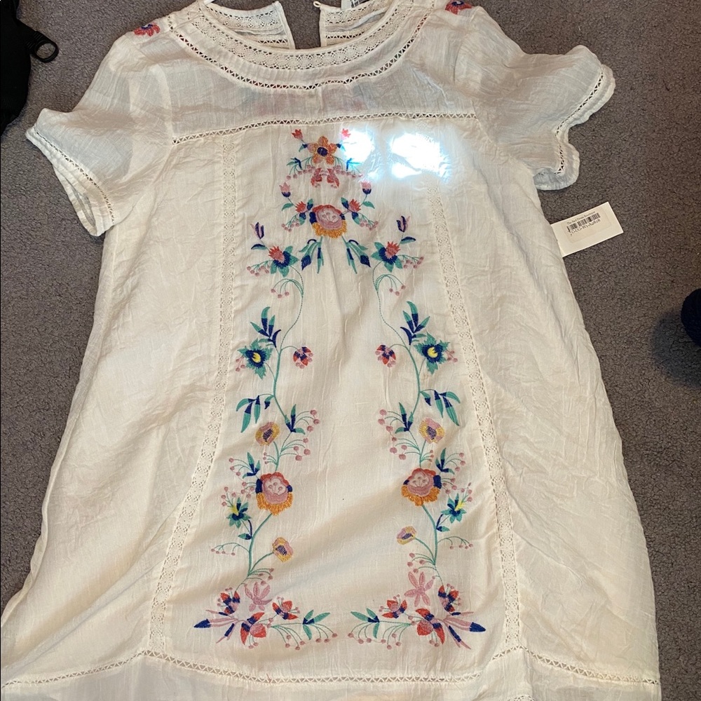 White embroider dress with flowers